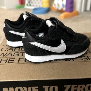 Nike MD Valiant Sneaker. Baby/Toddler. Size: 6